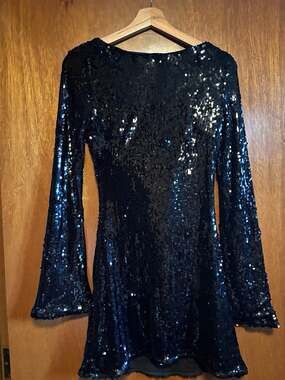Women’s Black Solid Sequin Backless Long Sleeve Short Dress, Regular